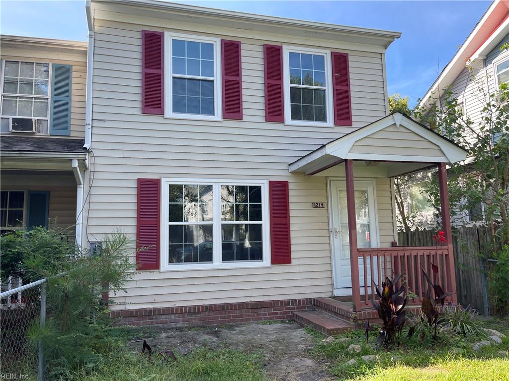 1214 Holly AVE