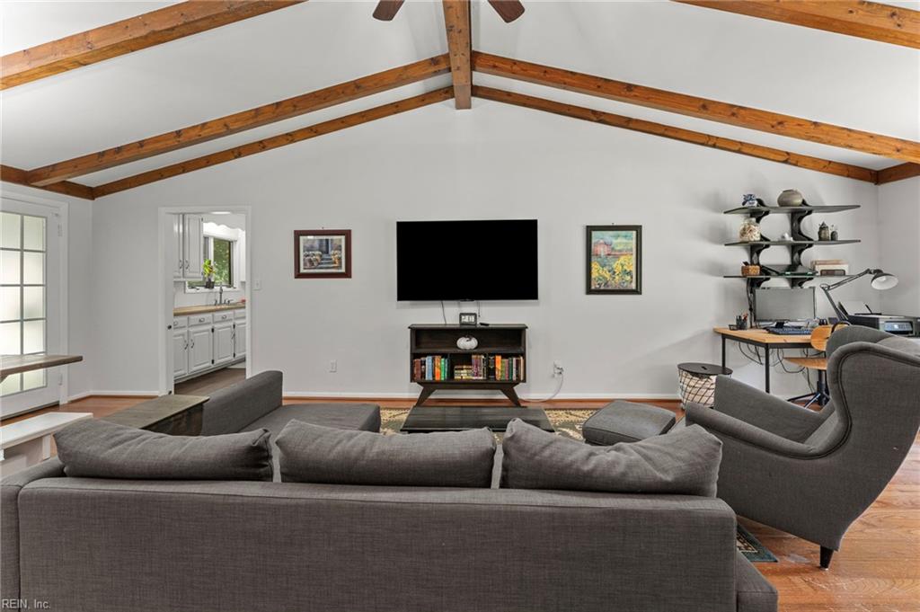 6481 Glenside Ct Property Photo 3
