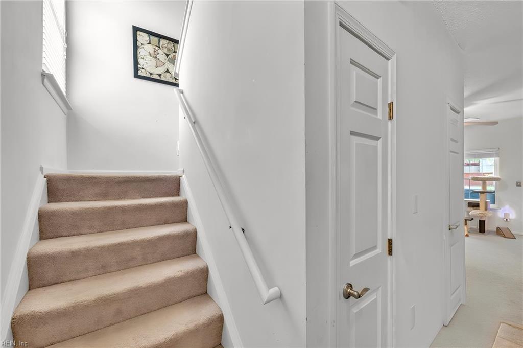 1273 Lake Dr Property Photo 6