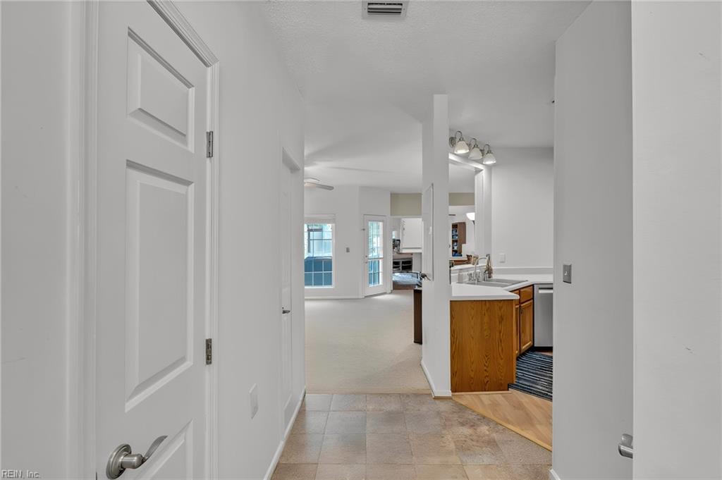 1273 Lake Dr Property Photo 7