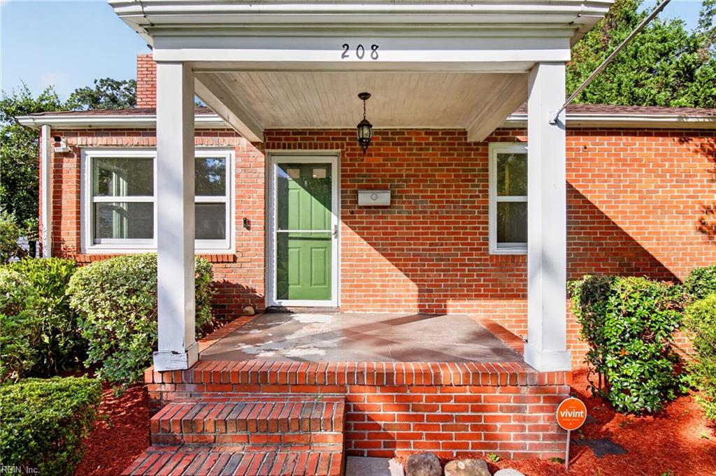 208 Forsythe St Property Photo 3