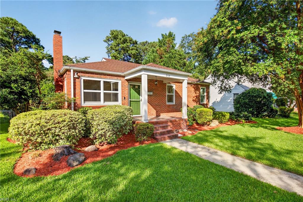208 Forsythe St Property Photo 4