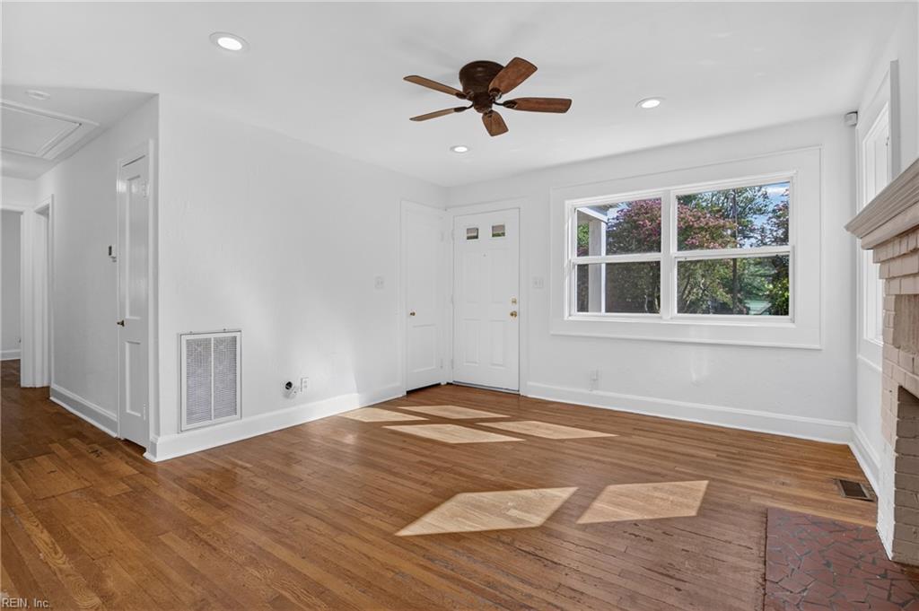 208 Forsythe St Property Photo 7