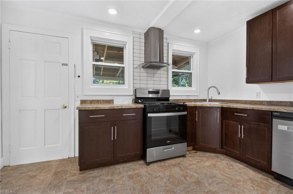 208 Forsythe St Property Photo 11