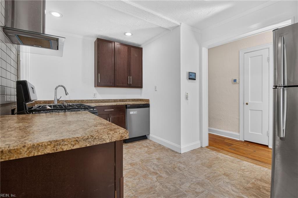208 Forsythe St Property Photo 12