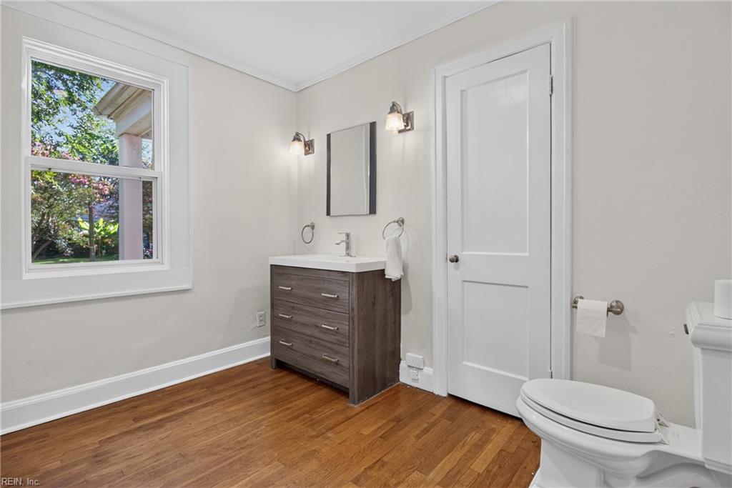 208 Forsythe St Property Photo 23