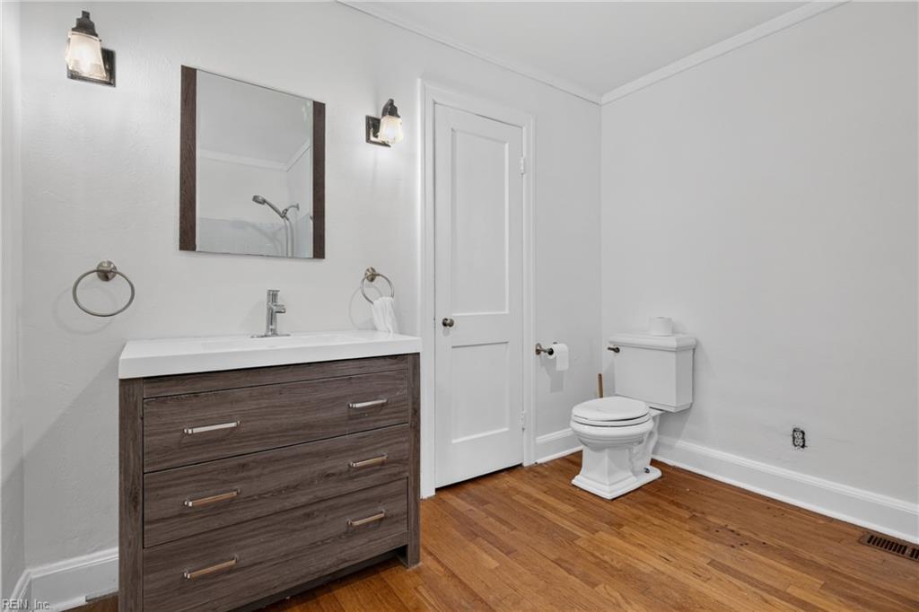 208 Forsythe St Property Photo 26