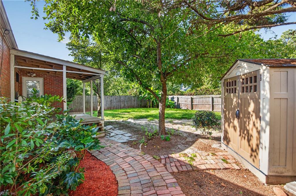 208 Forsythe St Property Photo 30