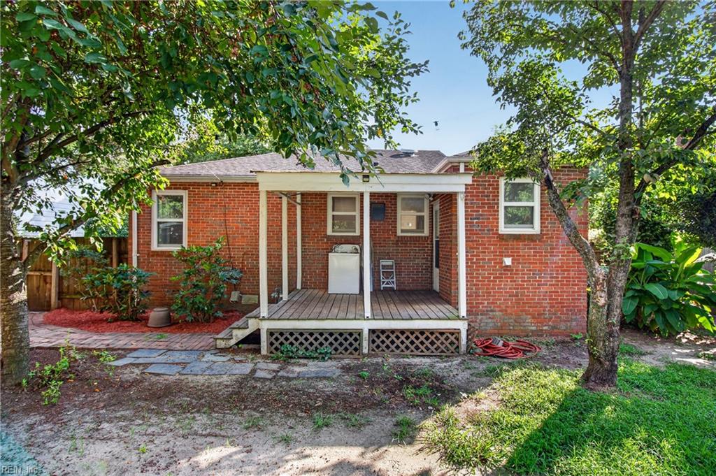 208 Forsythe St Property Photo 32