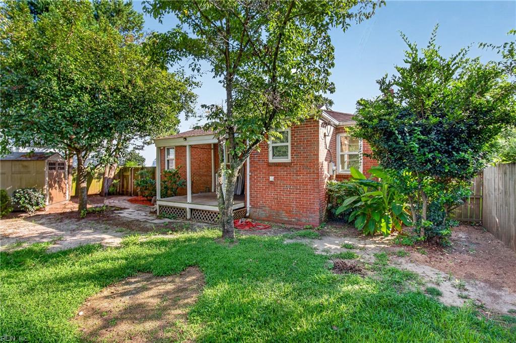 208 Forsythe St Property Photo 33