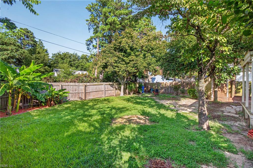 208 Forsythe St Property Photo 34