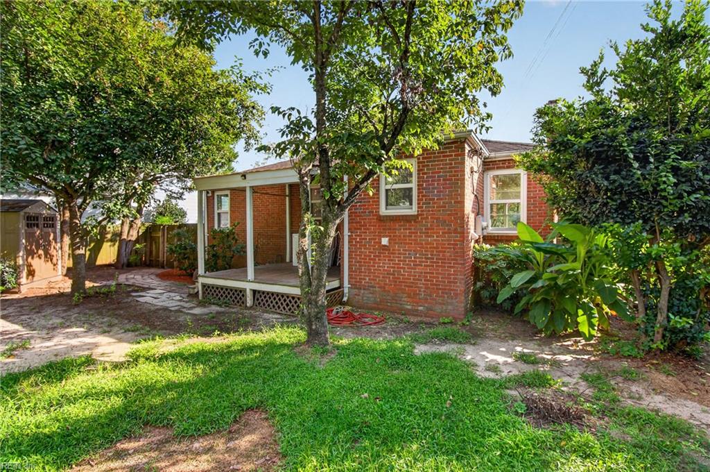 208 Forsythe St Property Photo 36