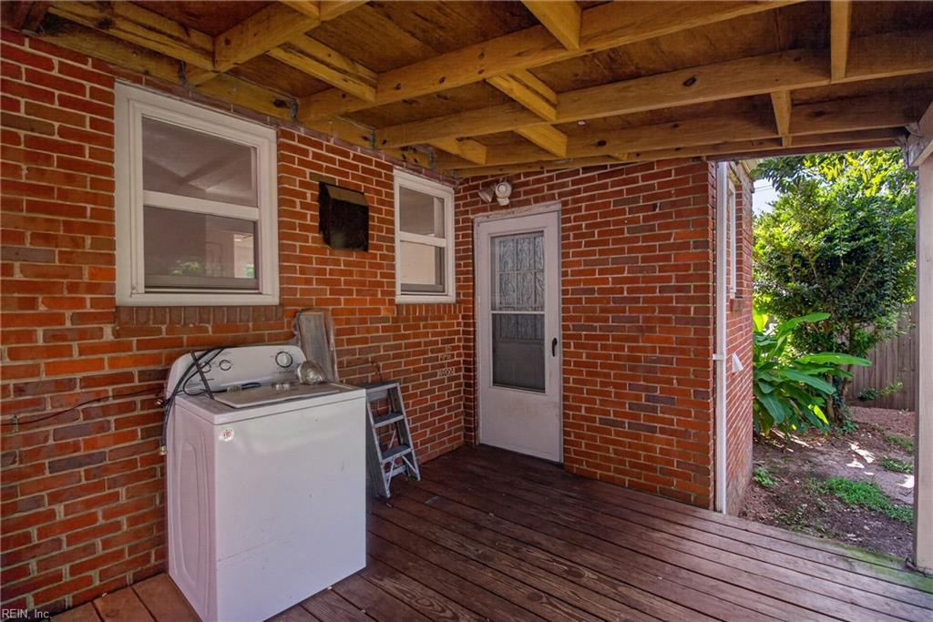 208 Forsythe St Property Photo 38