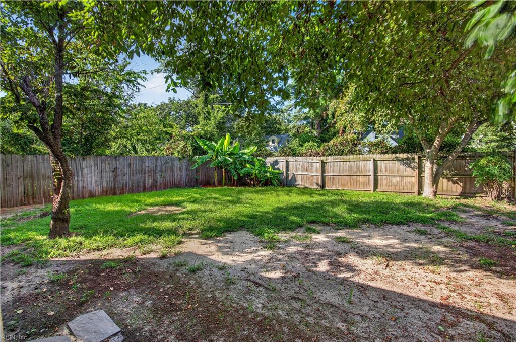 208 Forsythe St Property Photo 40