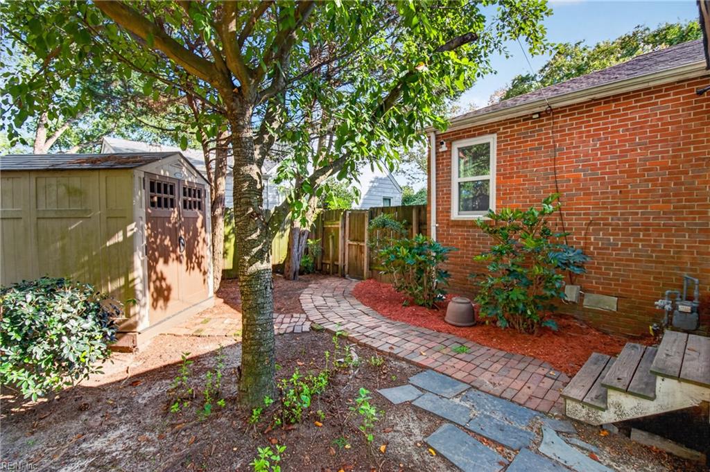 208 Forsythe St Property Photo 42