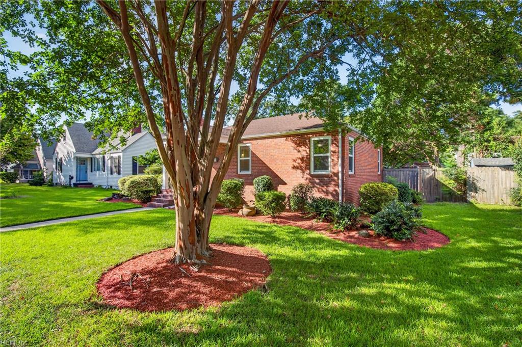 208 Forsythe St Property Photo 43