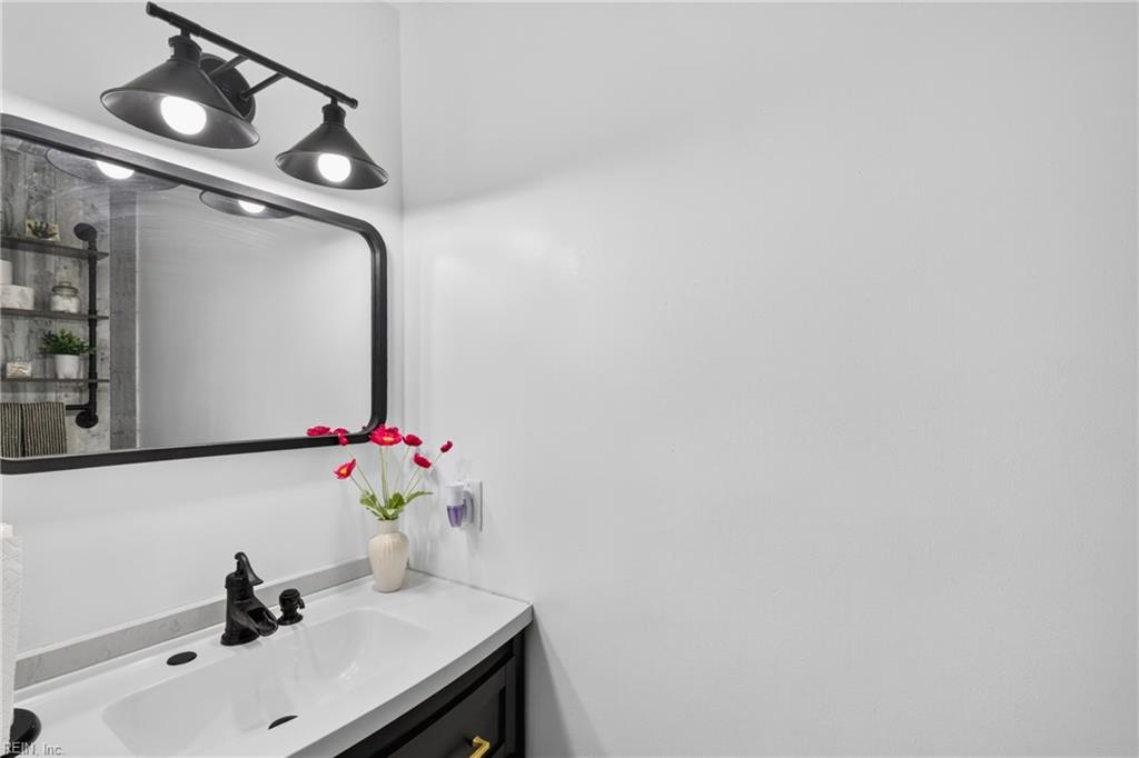 3233 Barberry Ln Property Photo 14