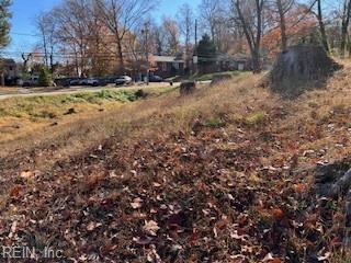 451 Eastwood Dr Property Photo 4