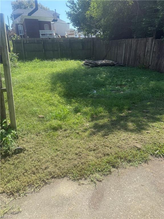747 E 28th St Property Photo 3