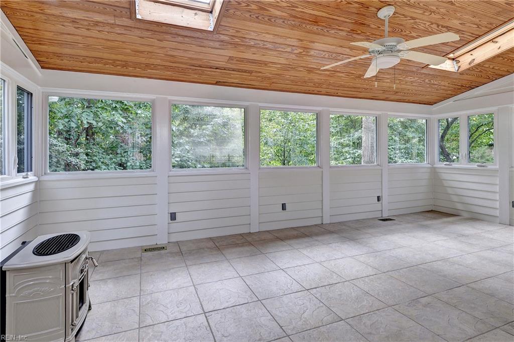 116 Cove Point Ln Property Photo 13