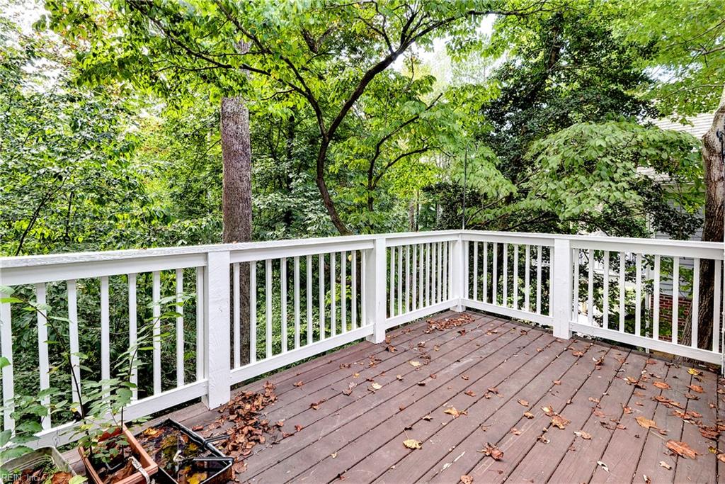 116 Cove Point Ln Property Photo 14