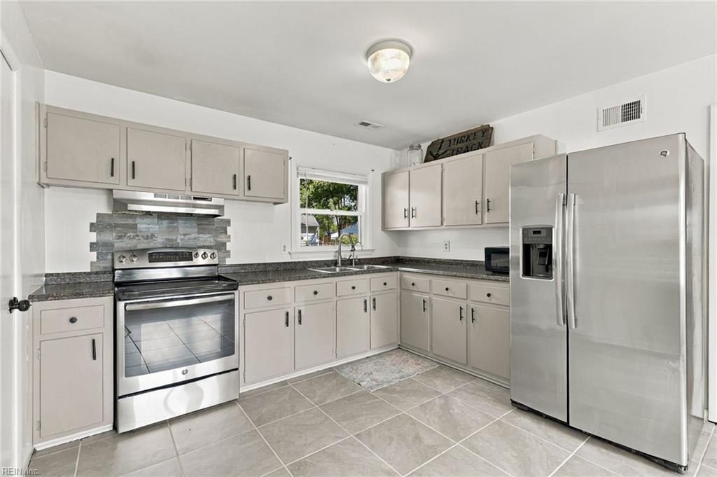527 Stockton St Property Photo 2