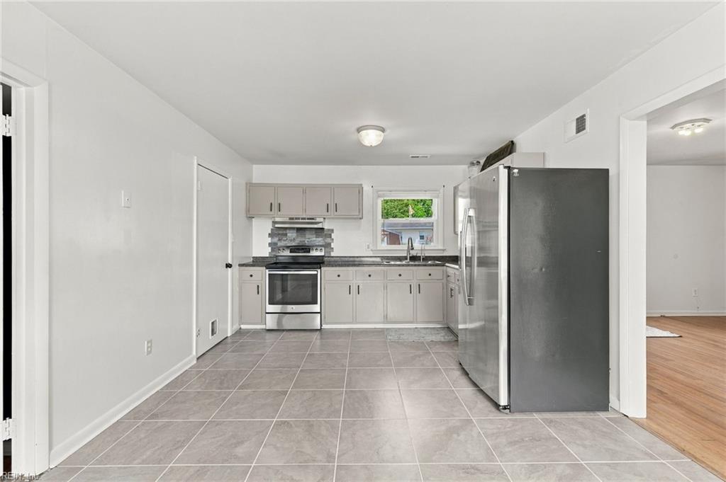527 Stockton St Property Photo 3