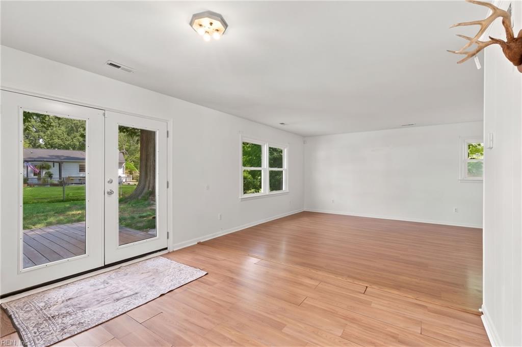 527 Stockton St Property Photo 8