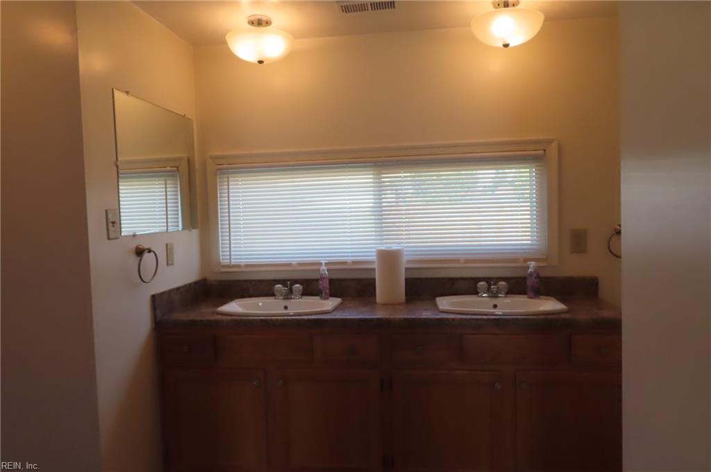 1071 Glen Willow Dr Property Photo 17