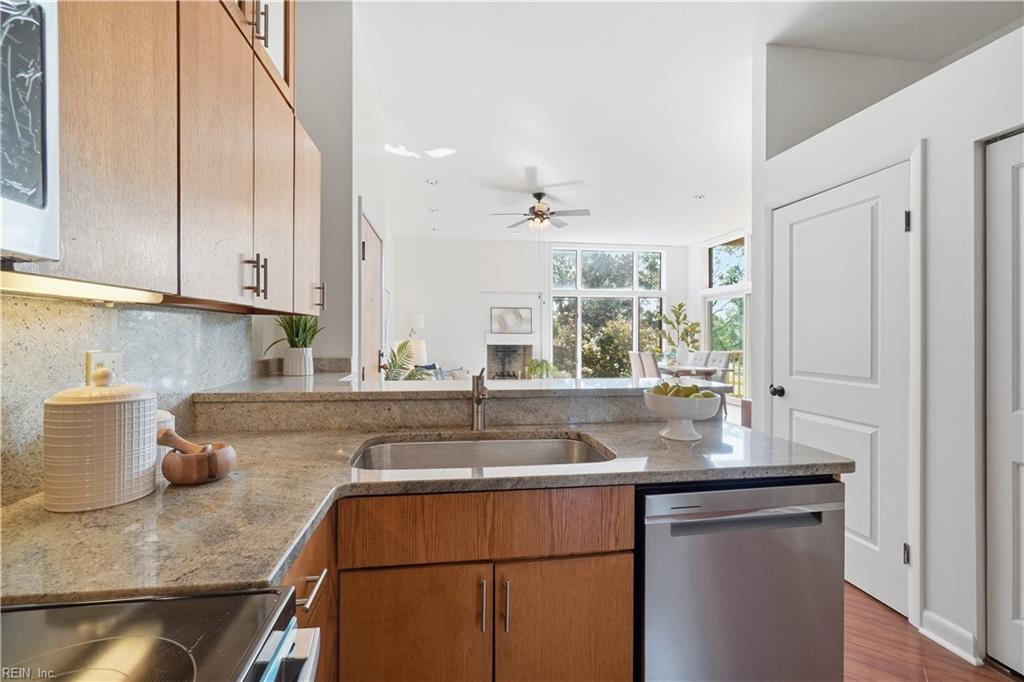 696 Mowbray Arch Property Photo 13
