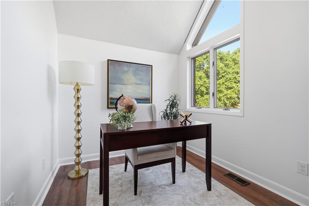 696 Mowbray Arch Property Photo 30