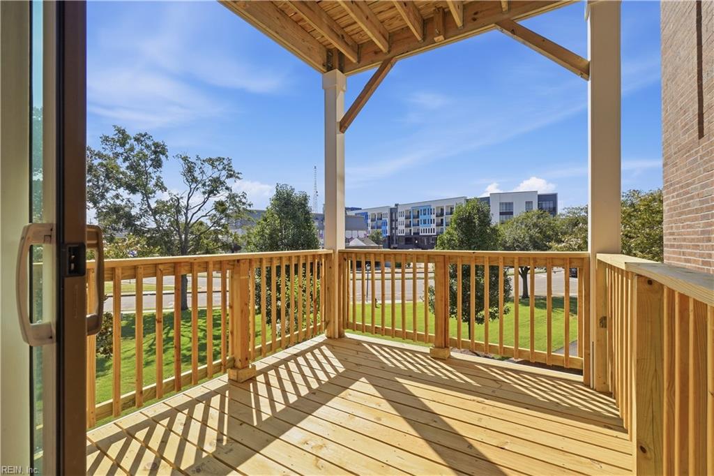 696 Mowbray Arch Property Photo 32