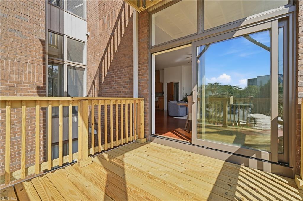 696 Mowbray Arch Property Photo 33