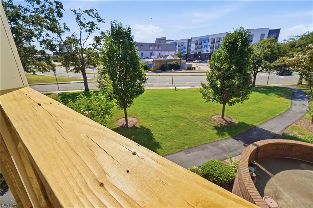 696 Mowbray Arch Property Photo 34