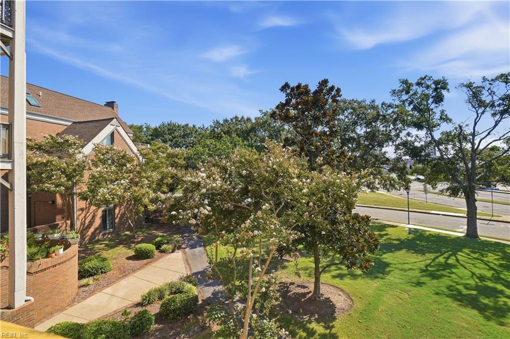 696 Mowbray Arch Property Photo 36