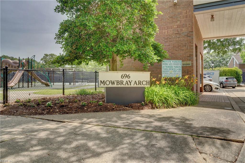 696 Mowbray Arch Property Photo 45
