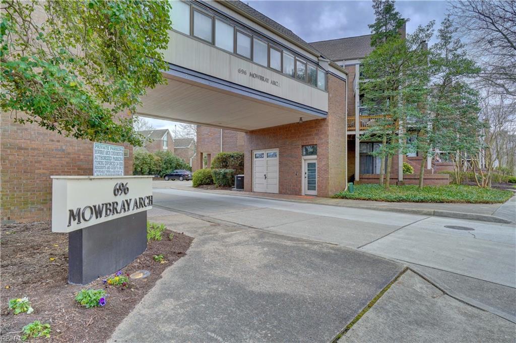 696 Mowbray Arch Property Photo 46