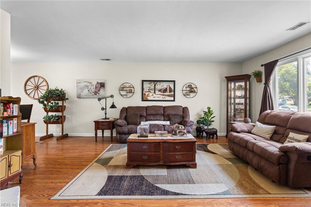 5352 Beaufain Blvd Property Photo 3