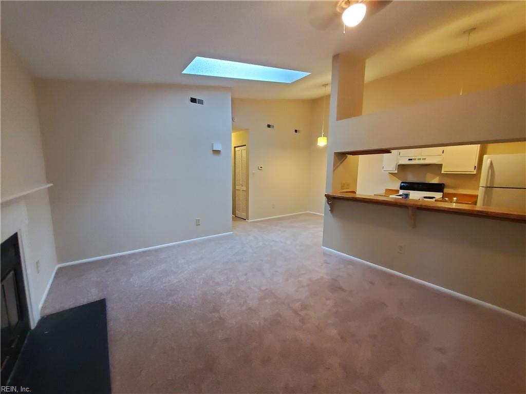 327 Thalia Station Ct Property Photo 4