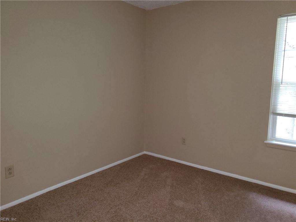327 Thalia Station Ct Property Photo 8
