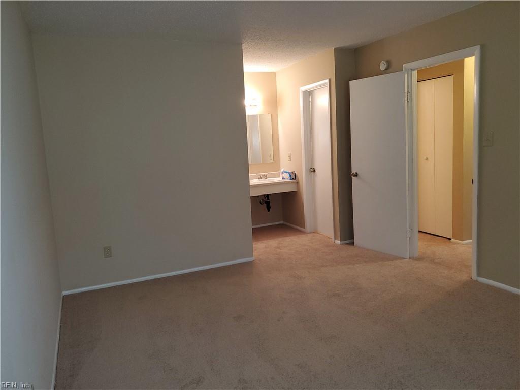 327 Thalia Station Ct Property Photo 11