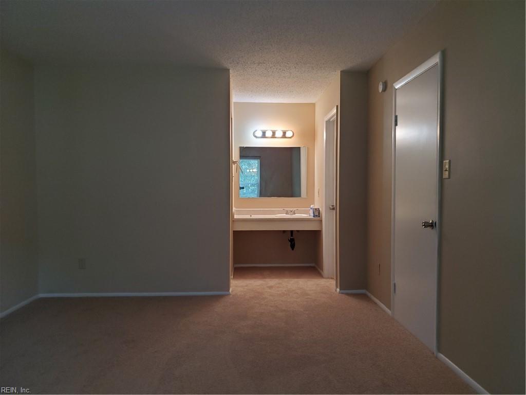327 Thalia Station Ct Property Photo 14