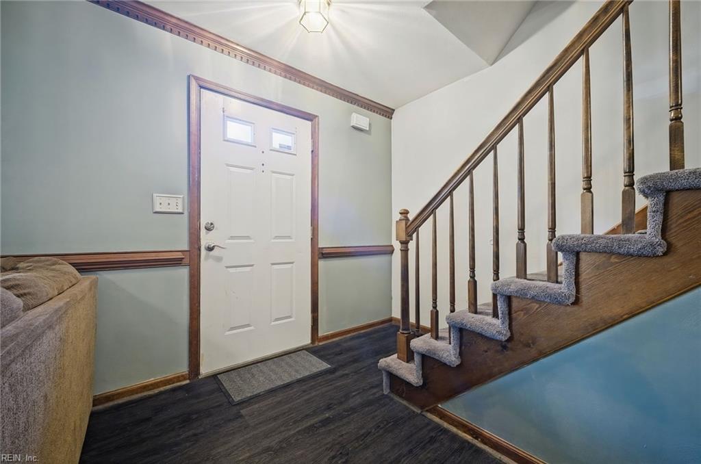 9 Colonial Way Property Photo 6