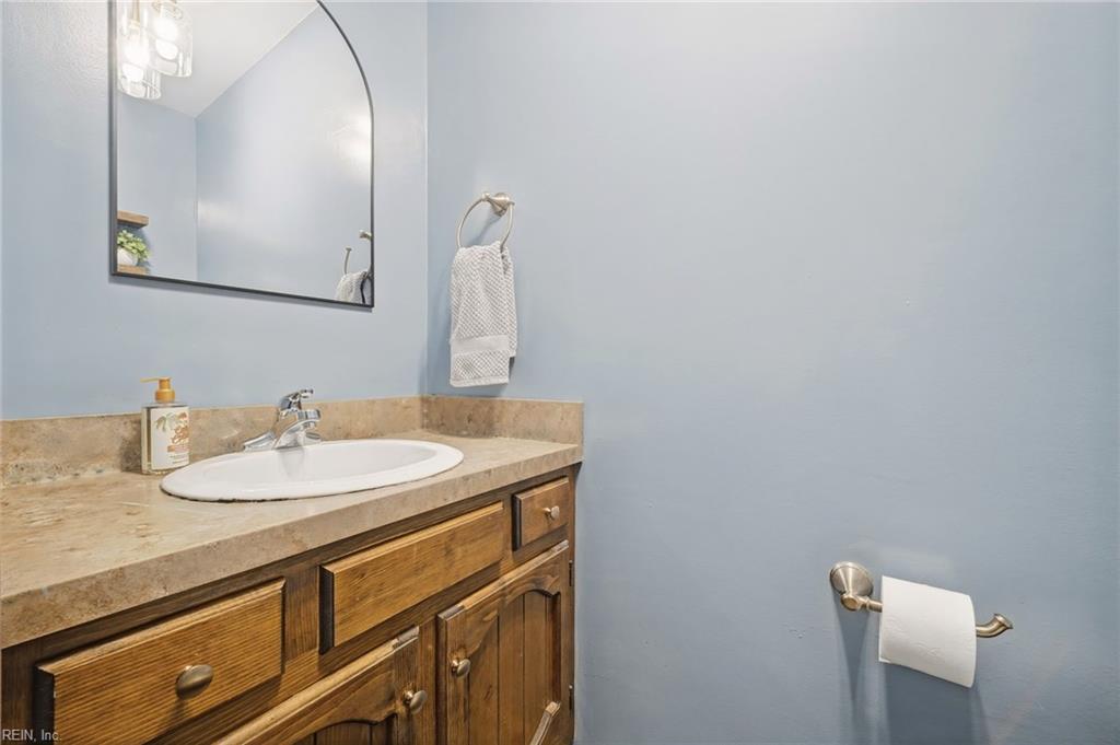 9 Colonial Way Property Photo 17