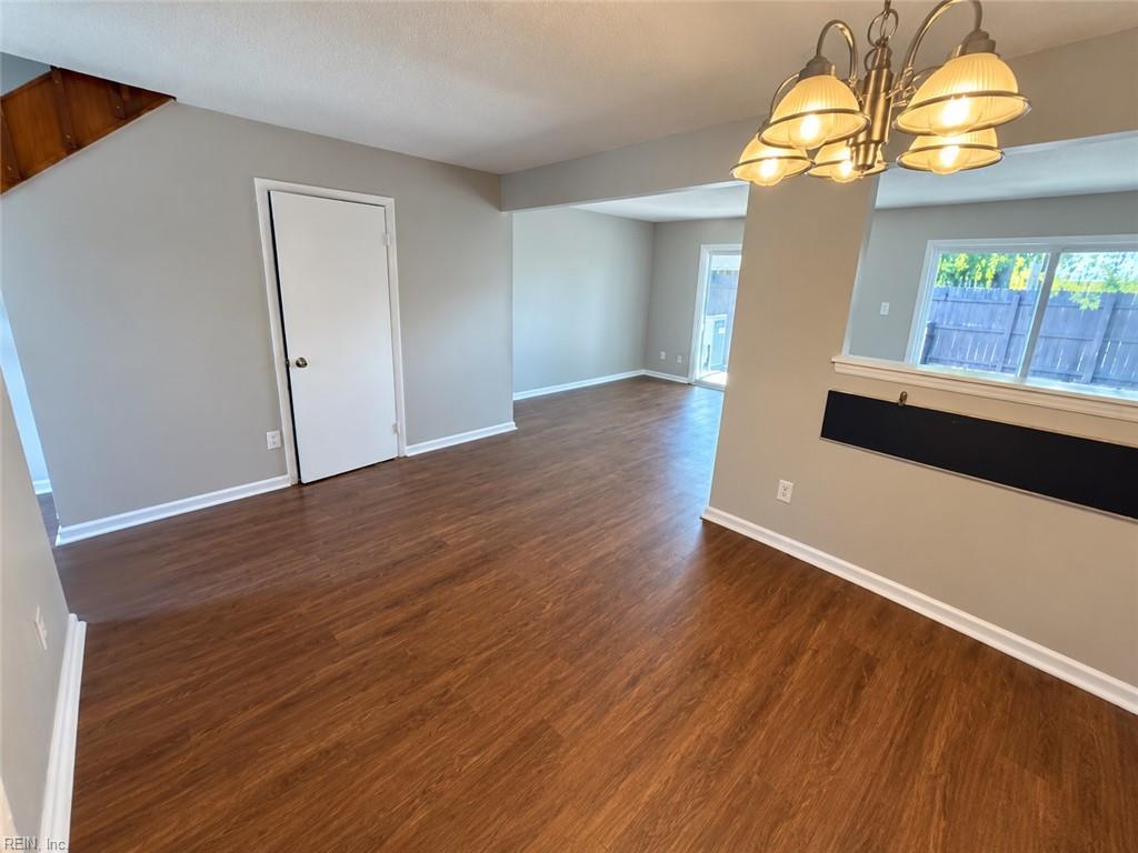 5006 Amboy Ct Property Photo 6