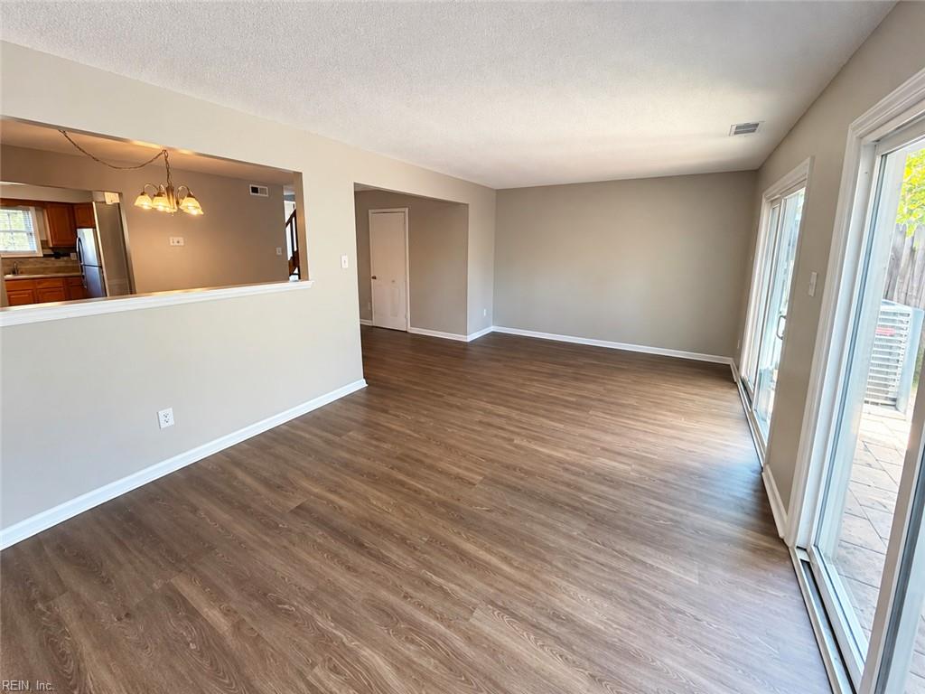 5006 Amboy Ct Property Photo 8