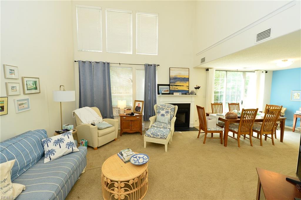 1216 Club Point Dr Property Photo 9