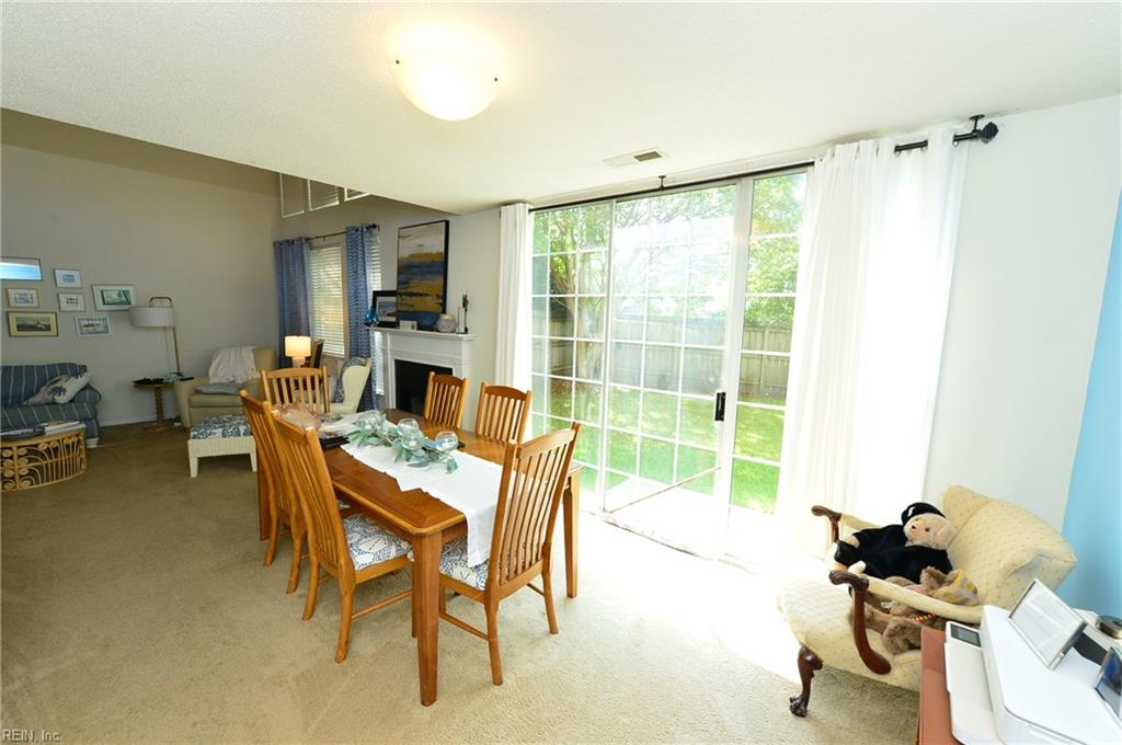 1216 Club Point Dr Property Photo 11