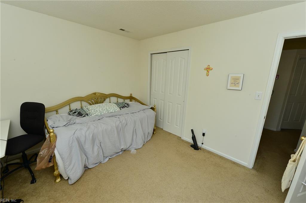 1216 Club Point Dr Property Photo 18