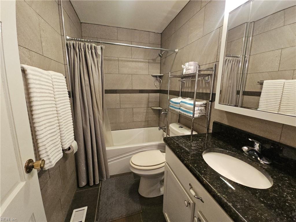 1623 Croyden Rd Property Photo 10